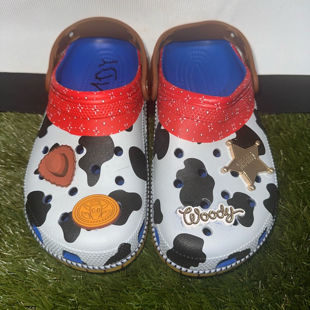 Crocs Disney Toy Story Woody NWOT J6